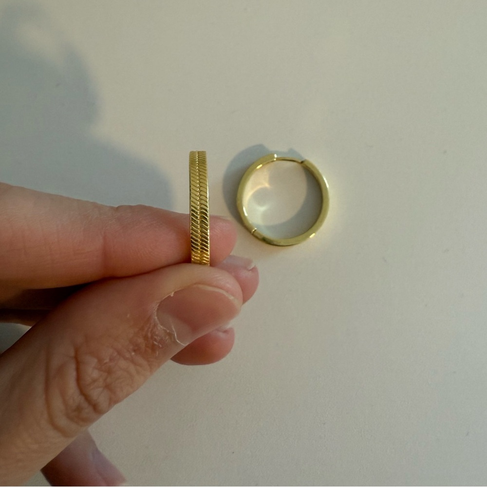 Gorjana Gold Textured hoop earrings